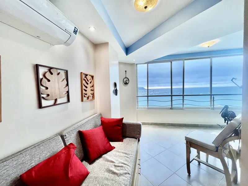 Unique Oceanfront Studio with Pool, Parking & Laundry — photo 2