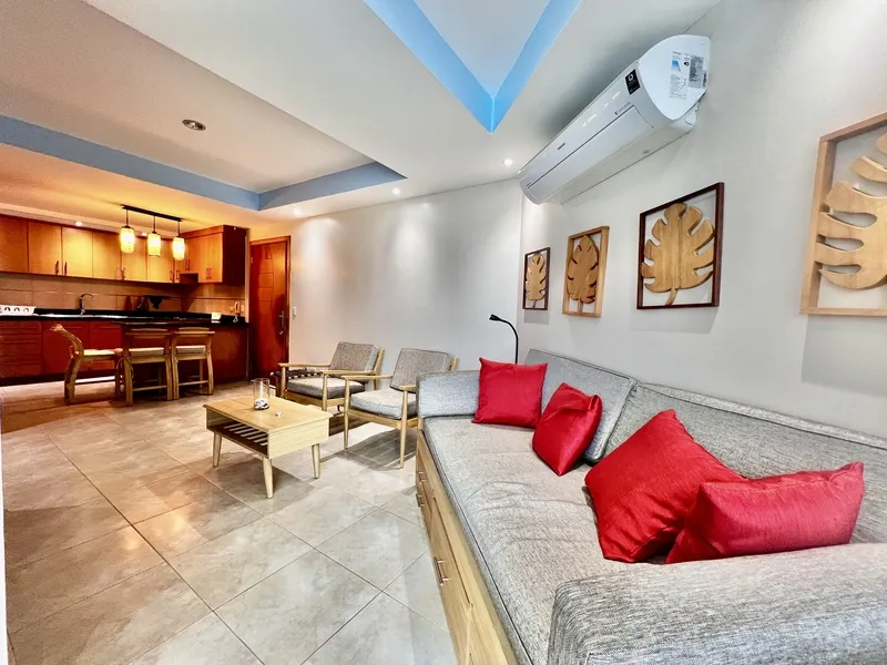 Unique Oceanfront Studio with Pool, Parking & Laundry — photo 3