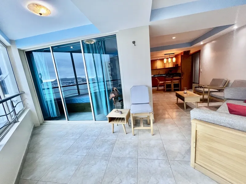 Unique Oceanfront Studio with Pool, Parking & Laundry — photo 5
