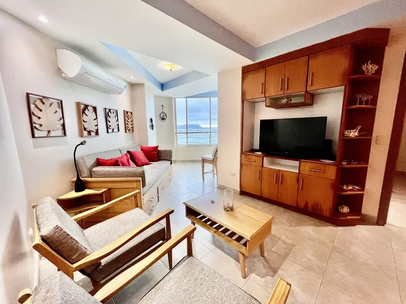 Unique Oceanfront Studio with Pool, Parking & Laundry — photo 6