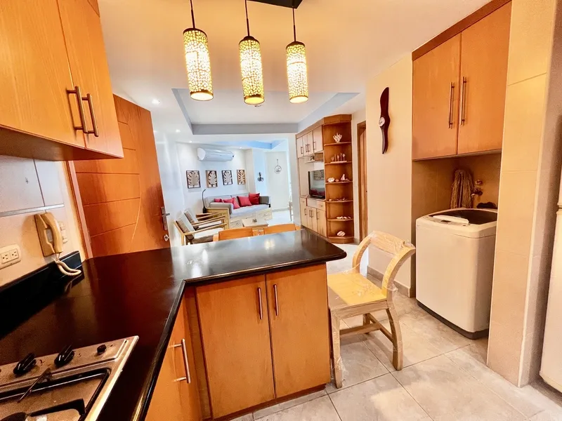 Unique Oceanfront Studio with Pool, Parking & Laundry — photo 10