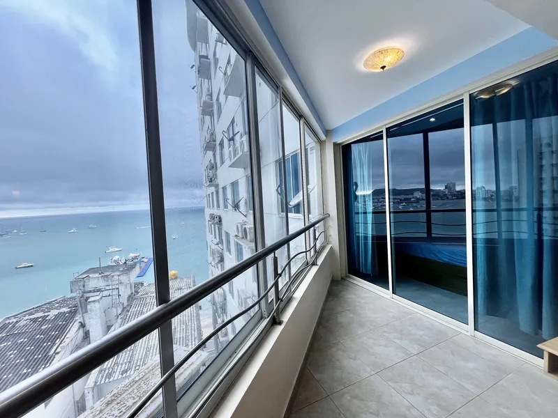 Unique Oceanfront Studio with Pool, Parking & Laundry — photo 12