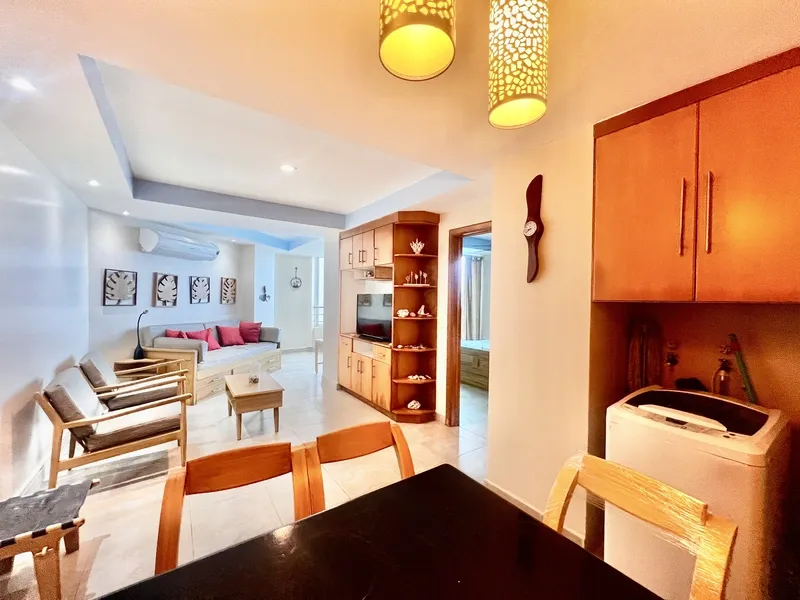 Unique Oceanfront Studio with Pool, Parking & Laundry — photo 14