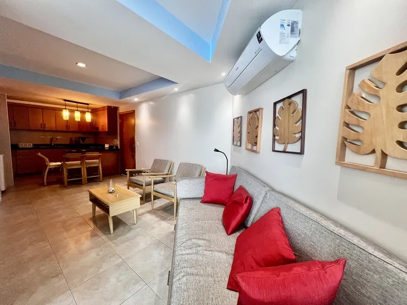 Unique Oceanfront Studio with Pool, Parking & Laundry — photo 16