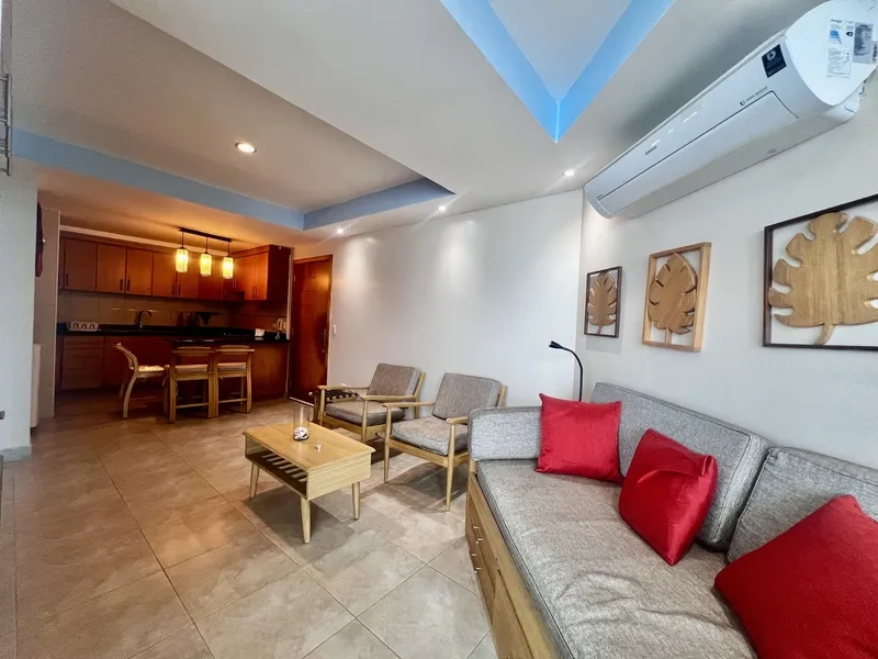 Unique Oceanfront Studio with Pool, Parking & Laundry — photo 18