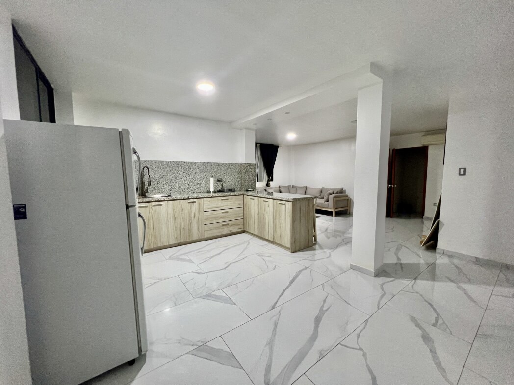 CENTRAL SALINAS FIRST FLOOR 2 BLOCKS FROM THE SEA — photo 3