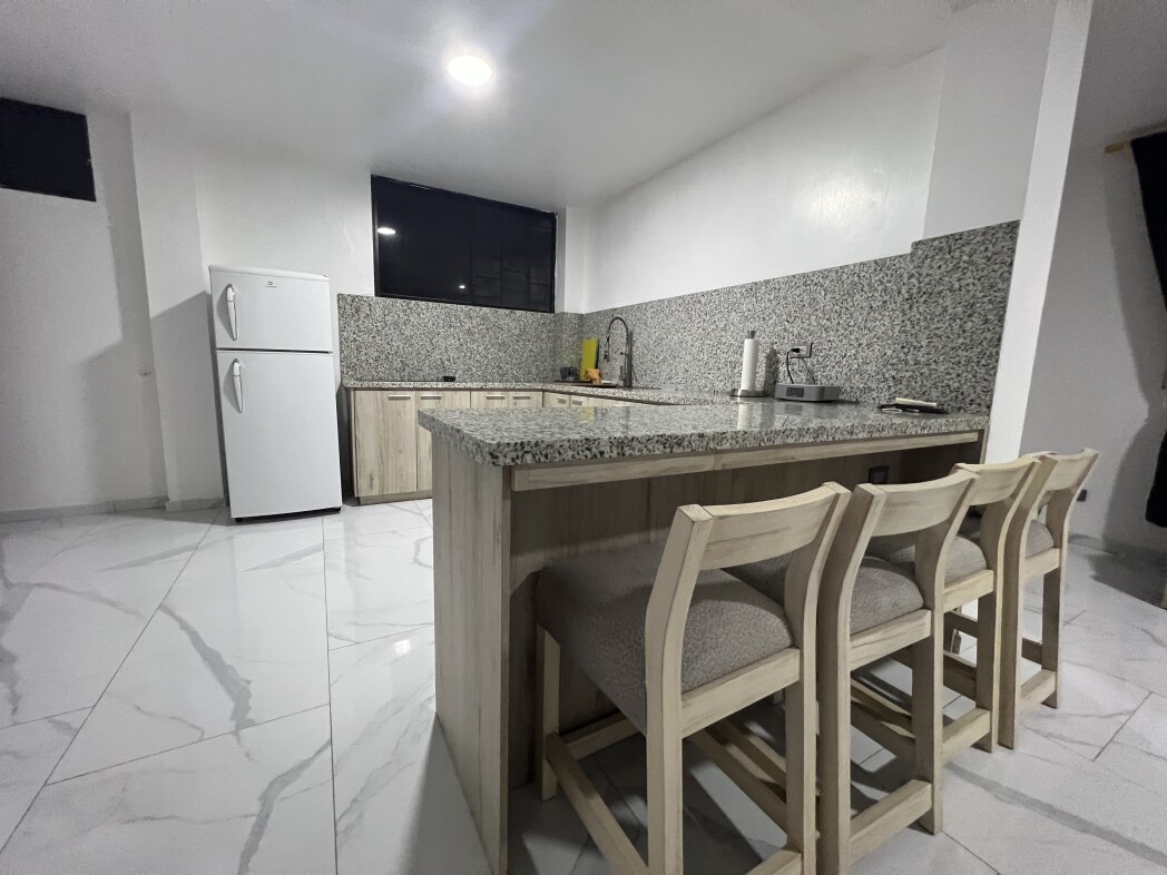 CENTRAL SALINAS FIRST FLOOR 2 BLOCKS FROM THE SEA — photo 4