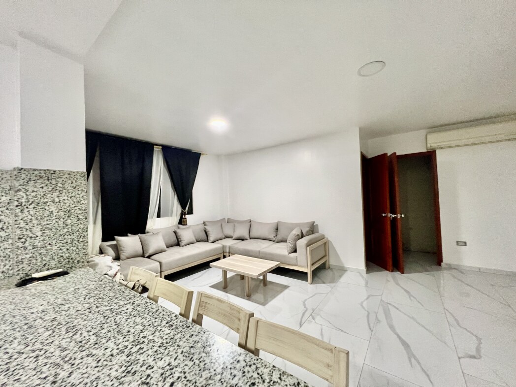 CENTRAL SALINAS FIRST FLOOR 2 BLOCKS FROM THE SEA — photo 6