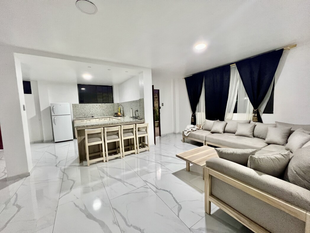 CENTRAL SALINAS FIRST FLOOR 2 BLOCKS FROM THE SEA — photo 7